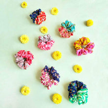 Load image into Gallery viewer, Wildflower Rangeen Phool Scrunchies - pack of 7