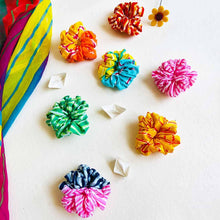 Load image into Gallery viewer, Wildflower Daisy Scrunchies - Pack of 7