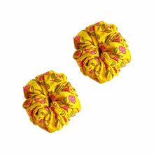 Load image into Gallery viewer, Wildflower Grapefruit Scrunchies - Pack of 7-1