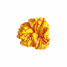 Load image into Gallery viewer, Wildflower Daisy Scrunchies - Pack of 7-3