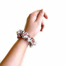 Load image into Gallery viewer, Wildflower Mint Martini Scrunchies - Pack of 7-1