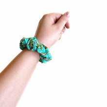 Load image into Gallery viewer, Wildflower Green Sangria Scrunchies - Pack of 7-1