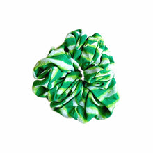 Load image into Gallery viewer, Wildflower Daisy Scrunchies - Pack of 7-7