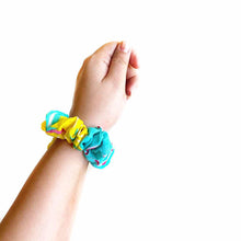 Load image into Gallery viewer, Wildflower Daisy Scrunchies - Pack of 7-8