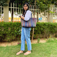 Load image into Gallery viewer, Wildflower Little Linear Laptop Bag for Women - Office Tote-model3