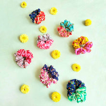 Load image into Gallery viewer, Wildflower™ Little Linear Laptop Tote Bag, Rangeen Phool Scrunchies, & Blue Cheese Card Holder - Combo