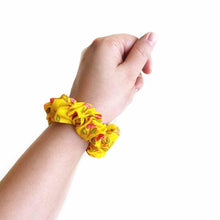 Load image into Gallery viewer, Wildflower Grapefruit Scrunchies - Pack of 7-7
